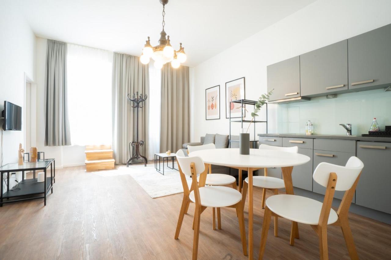 Spacious Apartment With Huge Shared Terrace And Grill Located Between City Centre And Donau River Bécs Kültér fotó