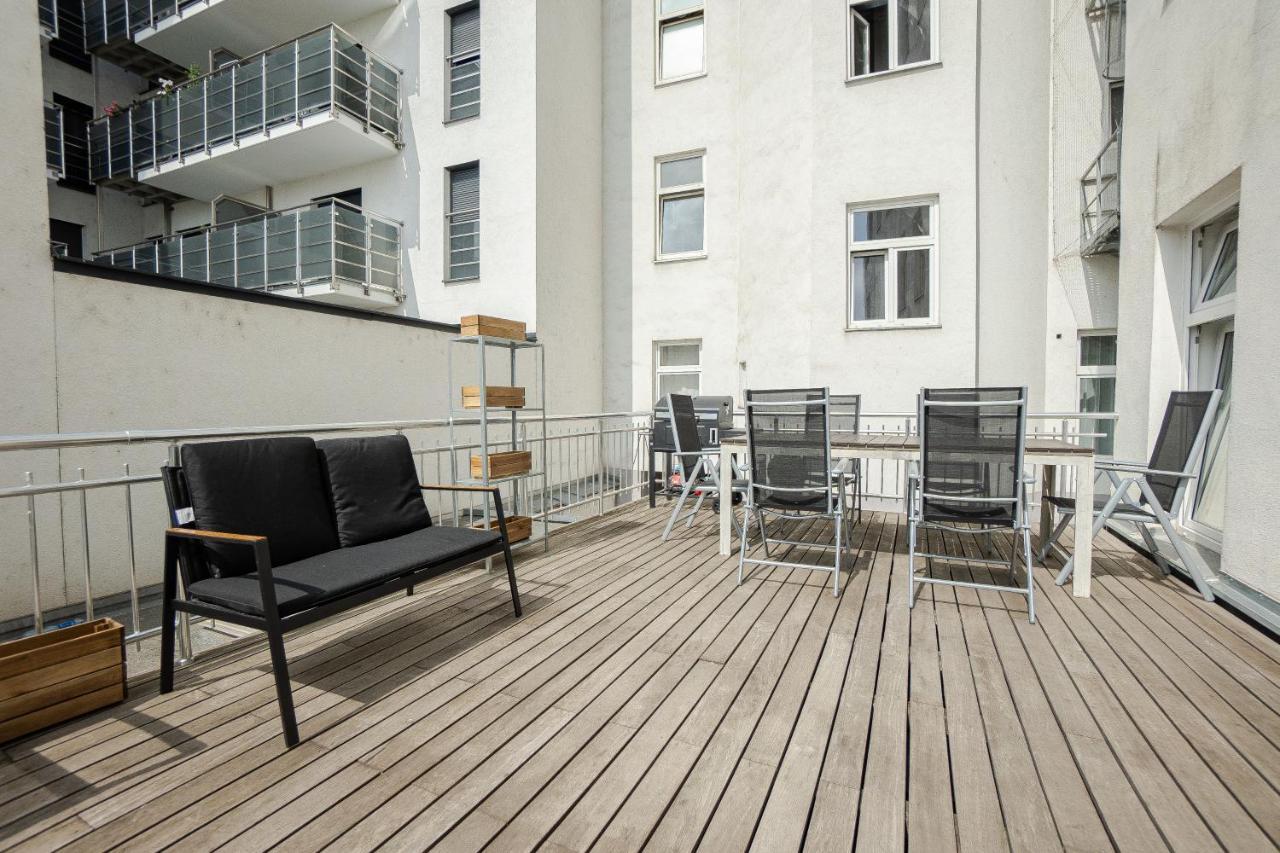 Spacious Apartment With Huge Shared Terrace And Grill Located Between City Centre And Donau River Bécs Kültér fotó