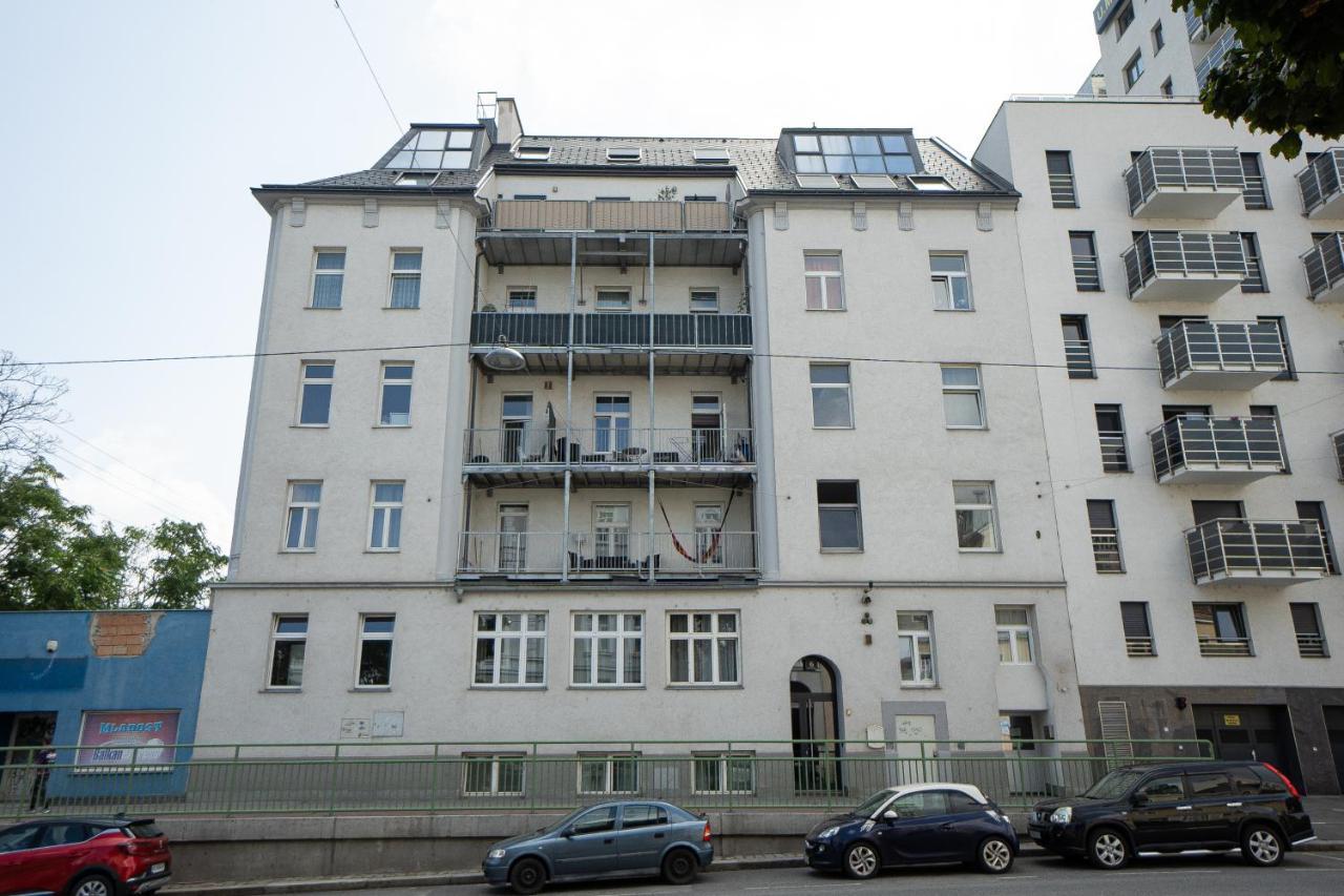 Spacious Apartment With Huge Shared Terrace And Grill Located Between City Centre And Donau River Bécs Kültér fotó