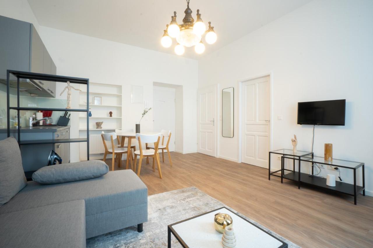 Spacious Apartment With Huge Shared Terrace And Grill Located Between City Centre And Donau River Bécs Kültér fotó