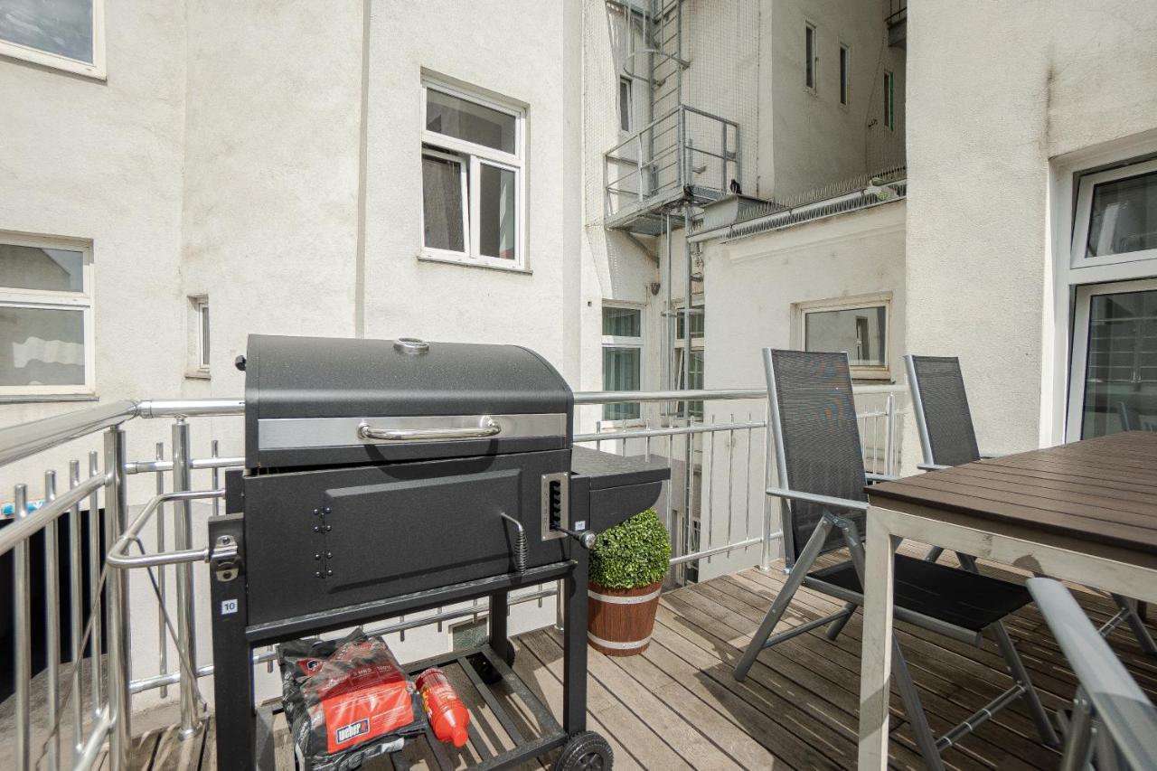 Spacious Apartment With Huge Shared Terrace And Grill Located Between City Centre And Donau River Bécs Kültér fotó
